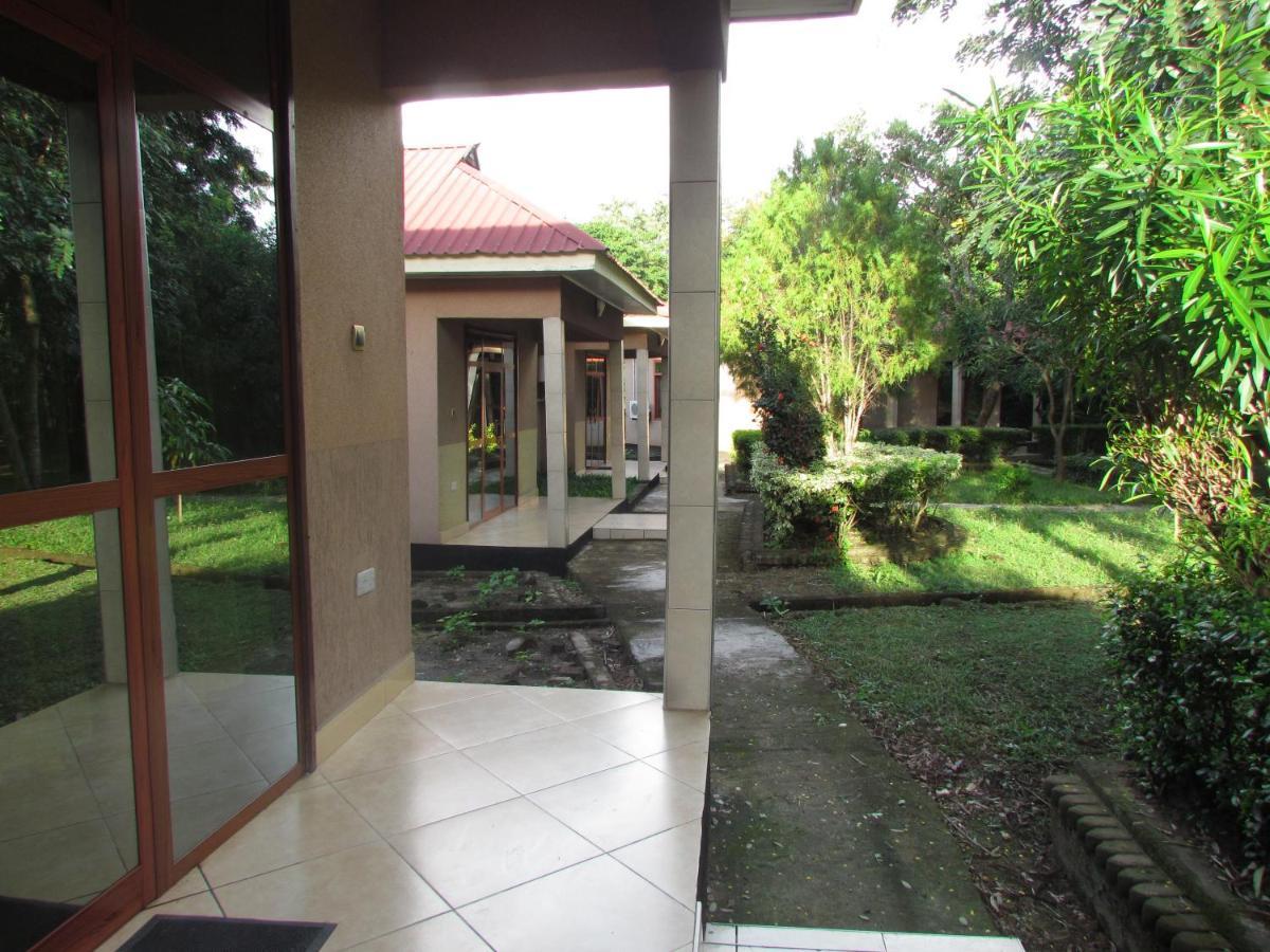 Mikumi Resort Hotel Buitenkant foto